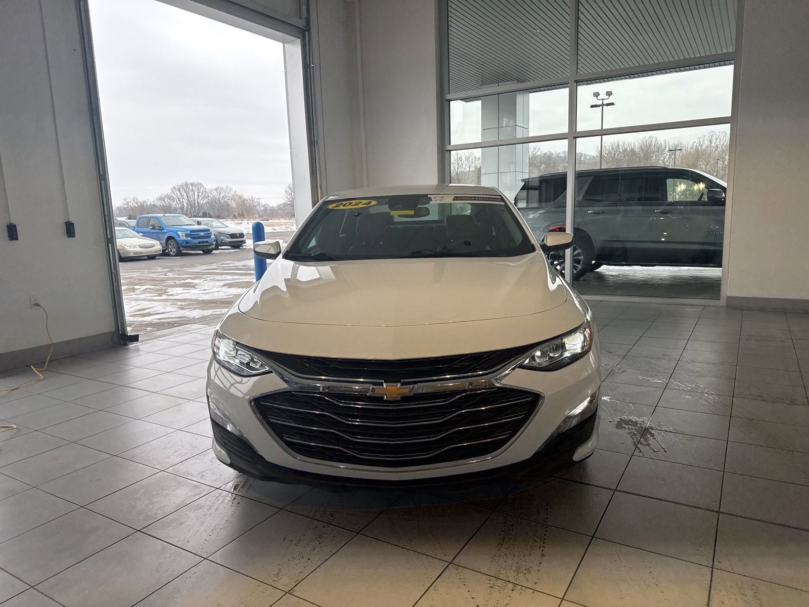 Used 2024 Chevrolet Malibu LT image 2