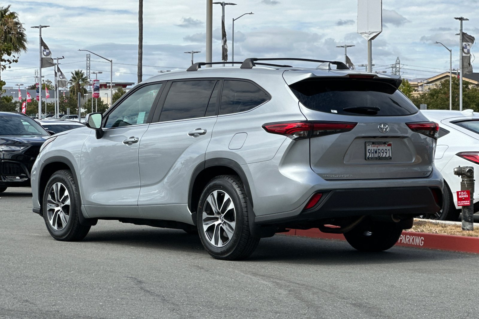 Used 2023 Toyota Highlander XLE FWD image 6