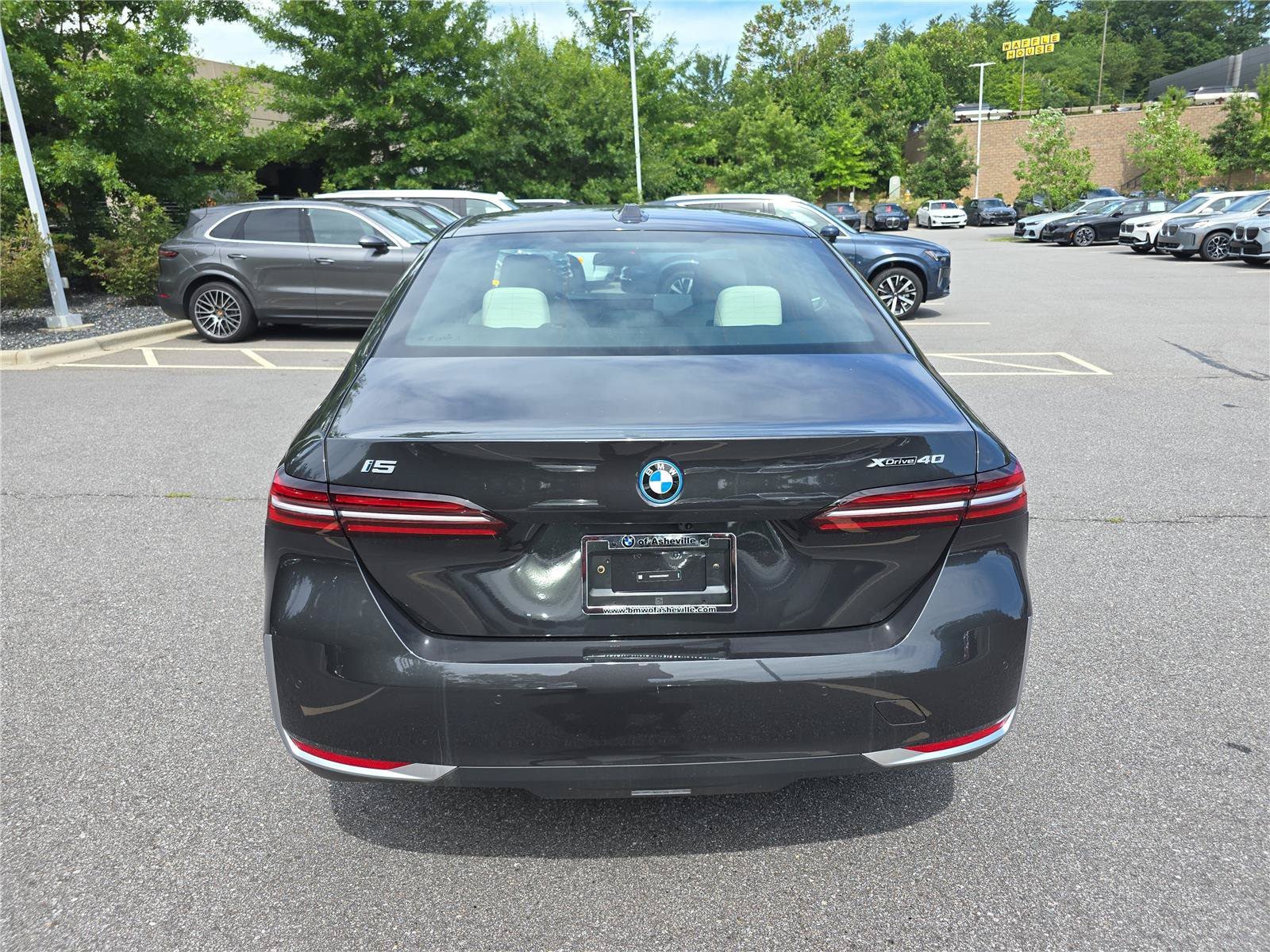 New 2027 BMW i5 xDrive40 AWD/4WD image 4