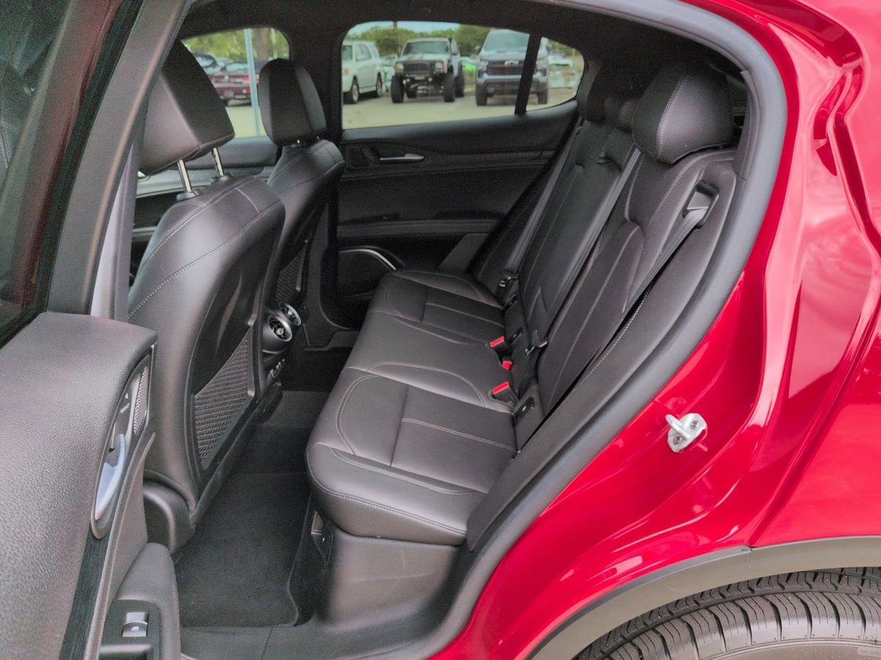 Used 2023 Alfa Romeo Stelvio Sprint RWD image 22