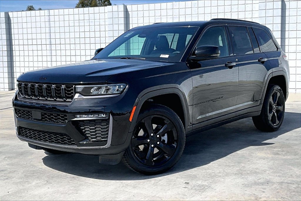 New 2026 Jeep Grand Cherokee Limited w/ Limited Altitude Package AWD/4WD image 2
