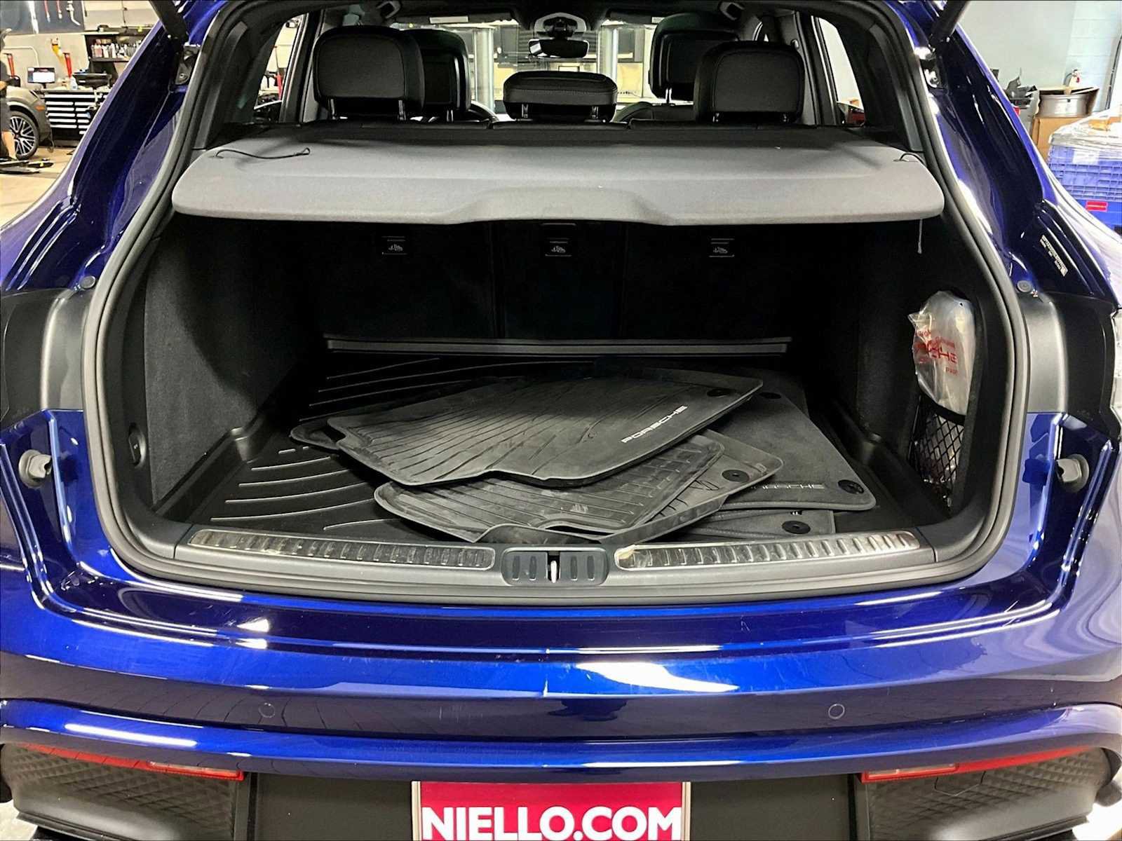 Used 2025 Porsche Macan image 38
