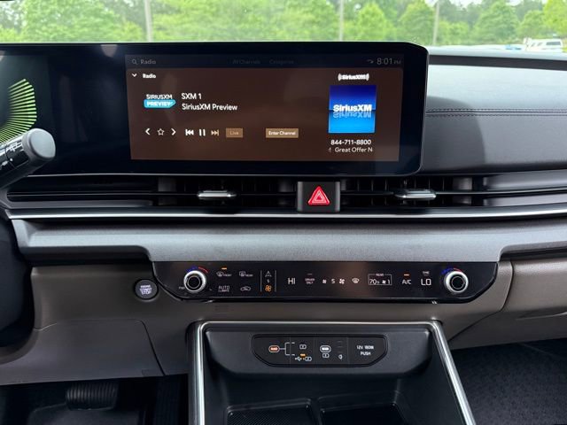 Used 2025 Kia Carnival EX FWD image 18
