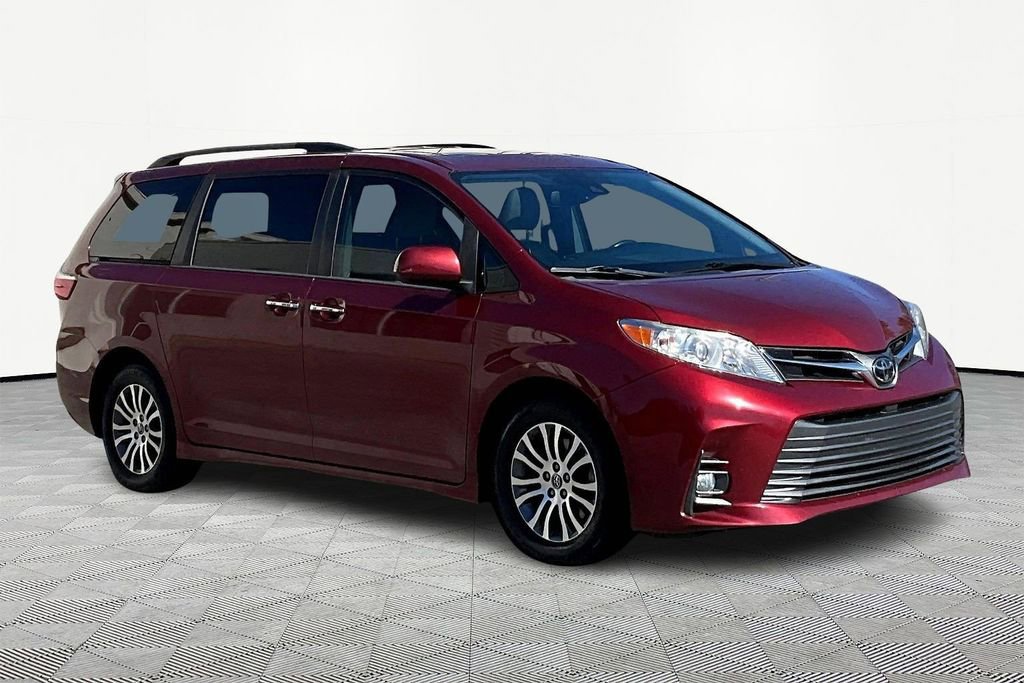 Used 2018 Toyota Sienna XLE
