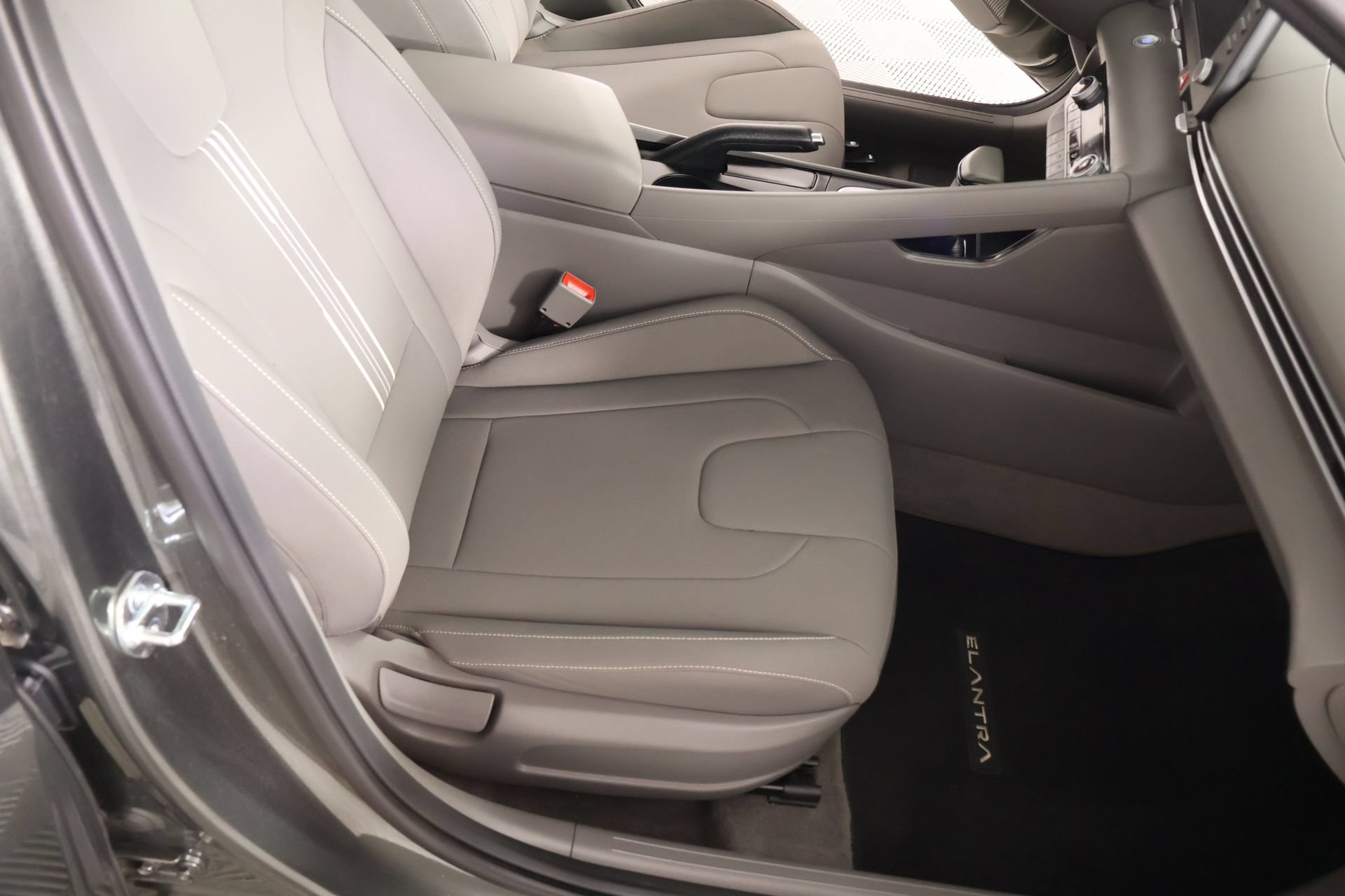 Certified 2025 Hyundai Elantra Sport FWD image 12