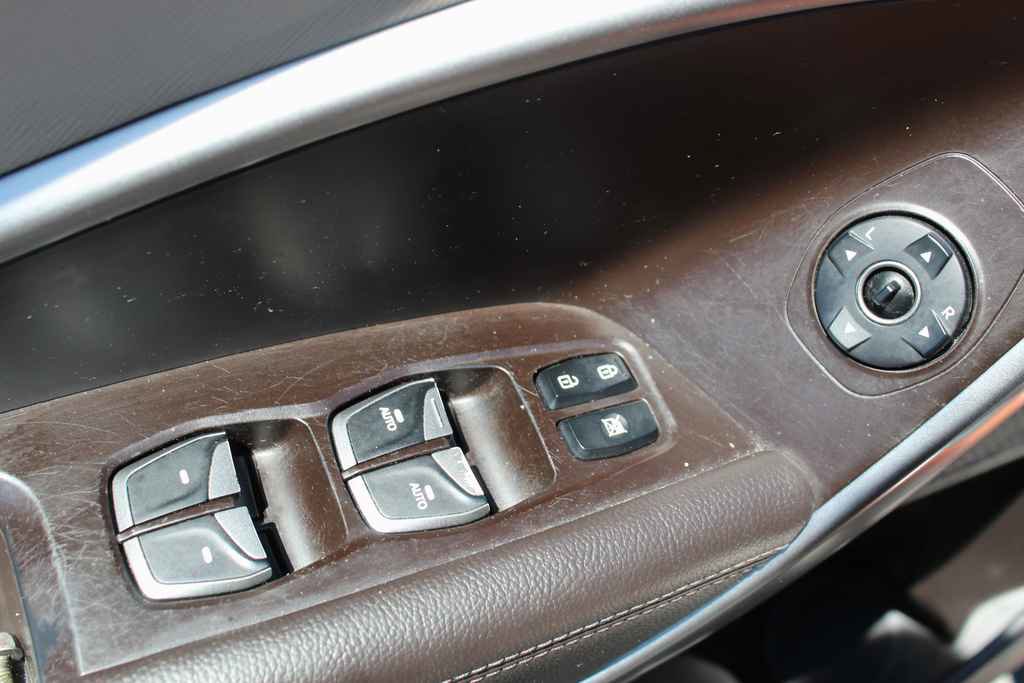 Used 2015 Hyundai Santa Fe Sport 2.0T w/ Option Group 05 FWD image 13