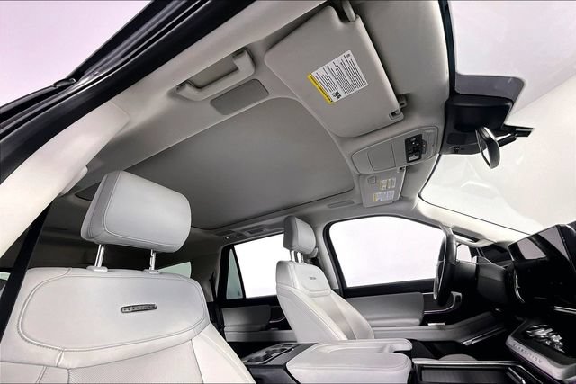 Used 2025 Ford Expedition Platinum w/ Driver's Package AWD/4WD image 22