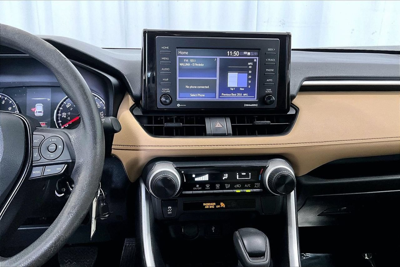 Used 2022 Toyota RAV4 LE FWD image 5