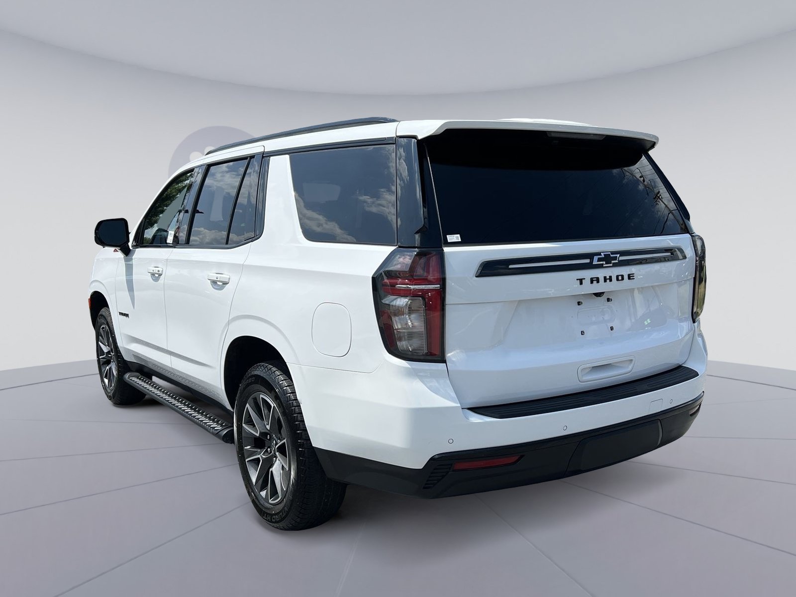 Used 2023 Chevrolet Tahoe Z71 w/ Luxury Package AWD/4WD image 4