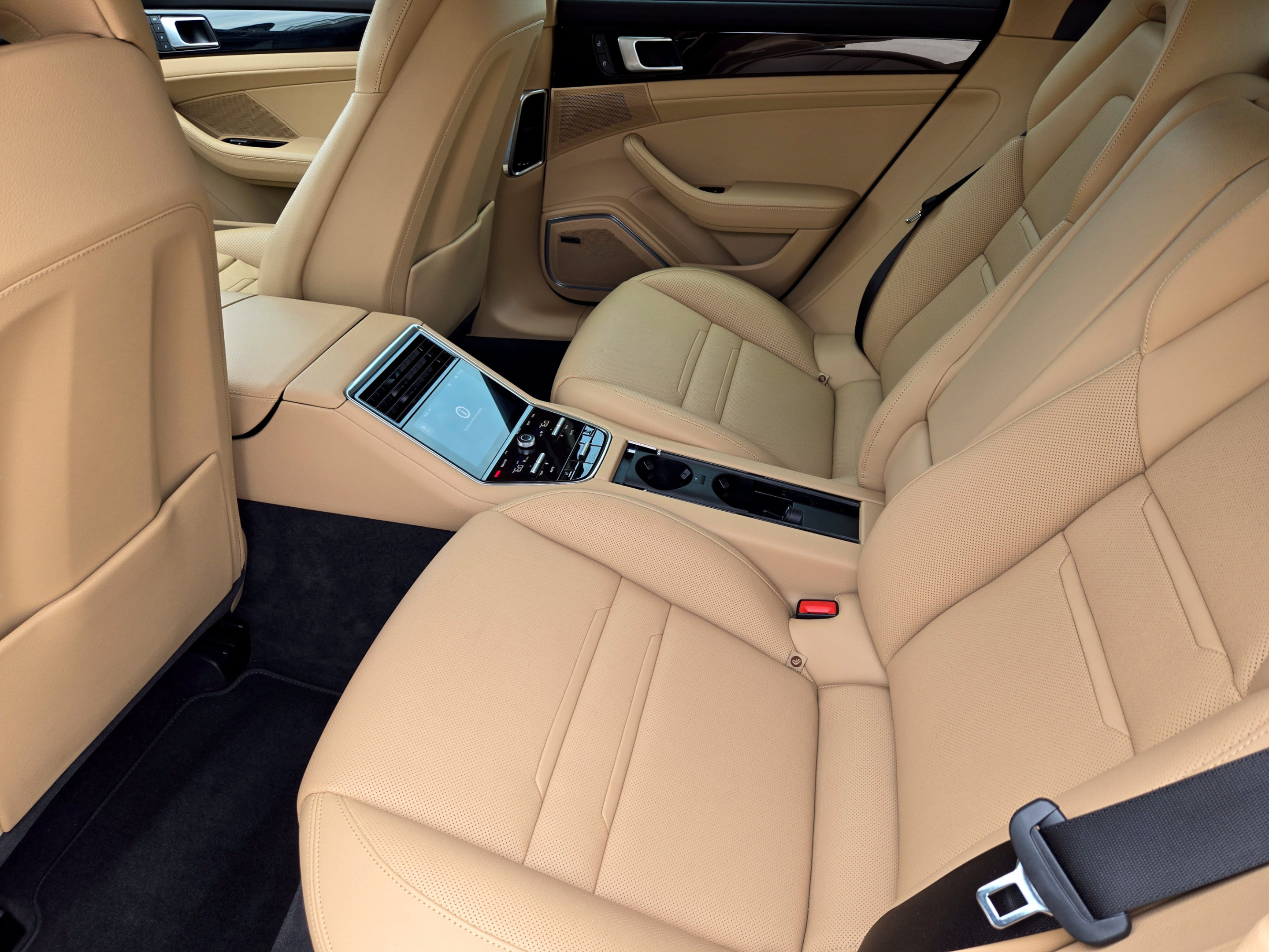 Used 2022 Porsche Panamera image 27