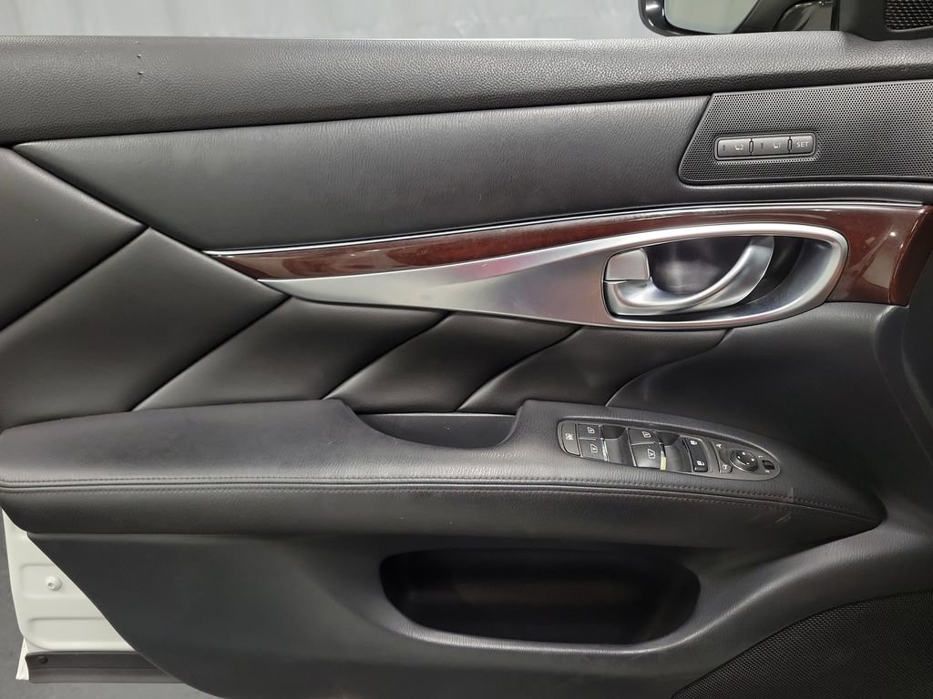 Used 2016 INFINITI Q70 3.7 AWD/4WD image 25