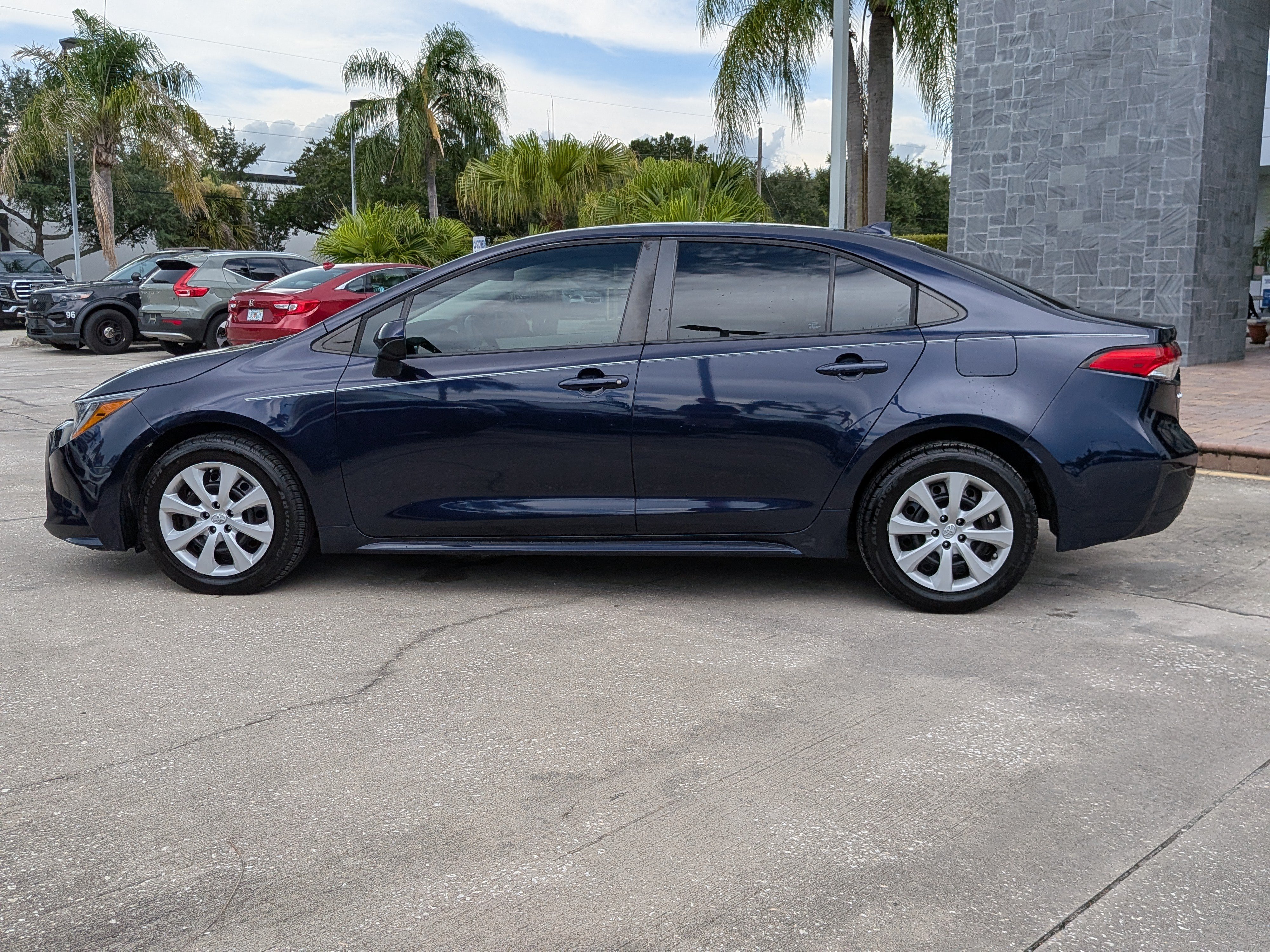 Used 2022 Toyota Corolla LE FWD image 7