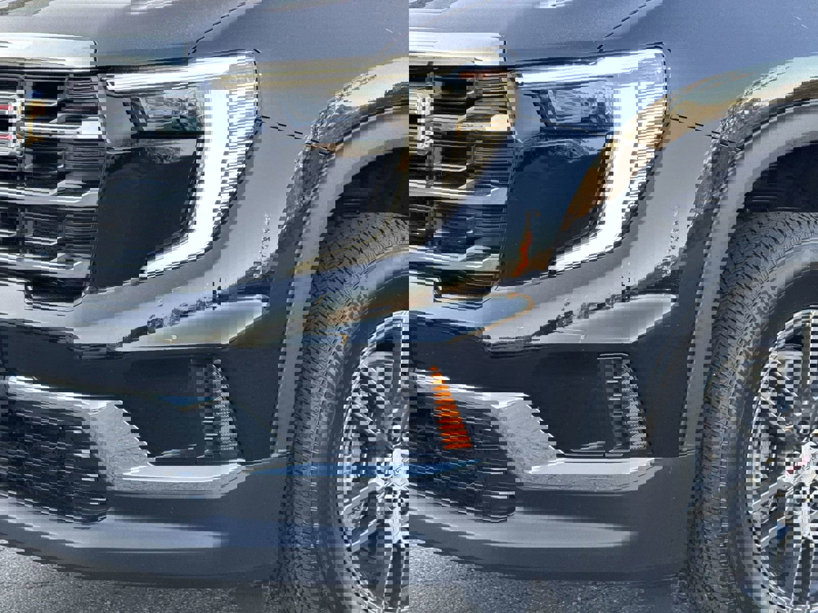 Used 2025 GMC Acadia Elevation image 6