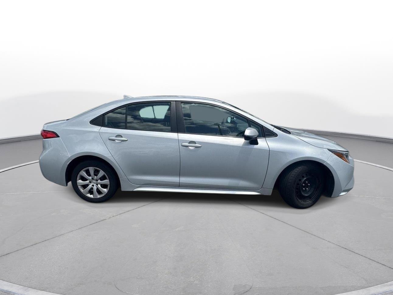 Used 2024 Toyota Corolla LE FWD image 5