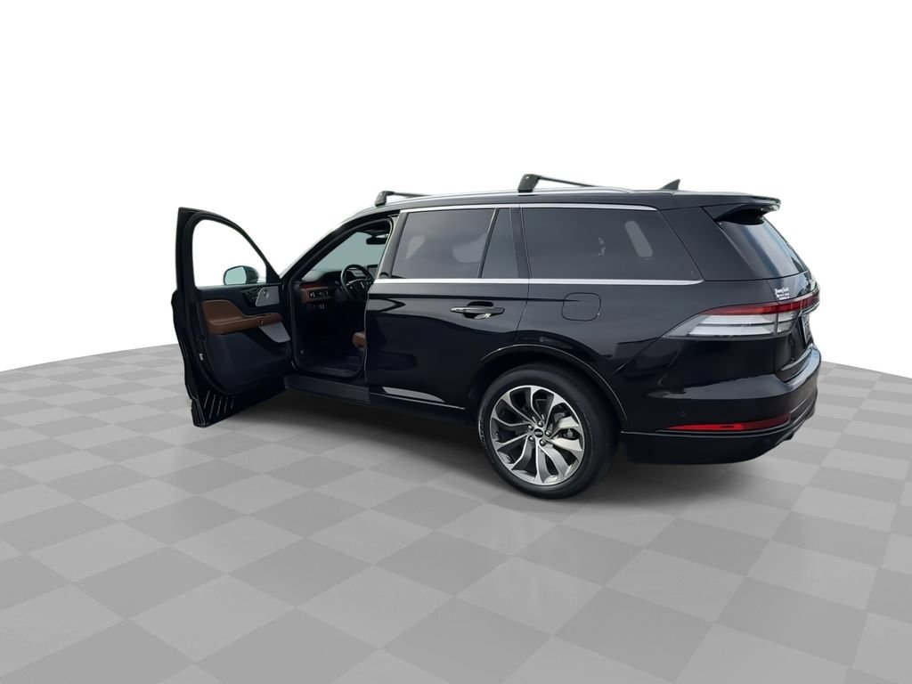 Used 2022 Lincoln Aviator Grand Touring w/ Equipment Group 301A AWD/4WD image 6