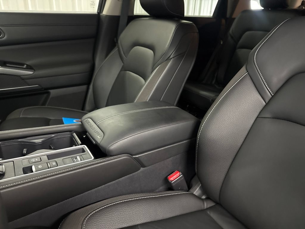 Used 2025 Nissan Pathfinder SL w/ Black Appearance Package FWD image 36