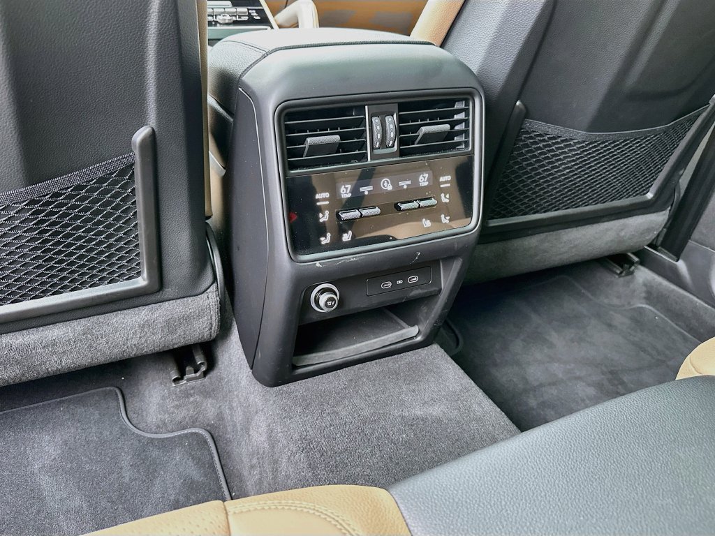 Certified 2026 Porsche Cayenne AWD/4WD image 27