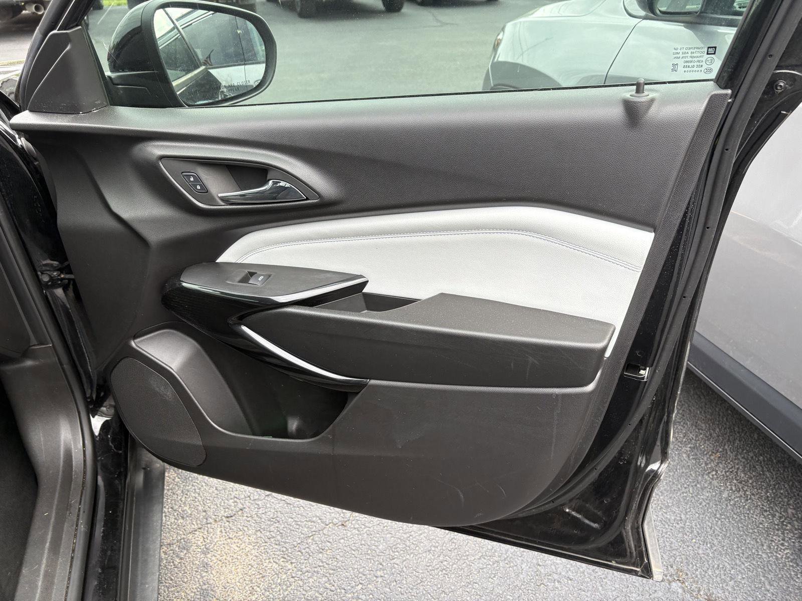 Used 2025 Chevrolet Trax LT w/ Driver Confidence Package image 16