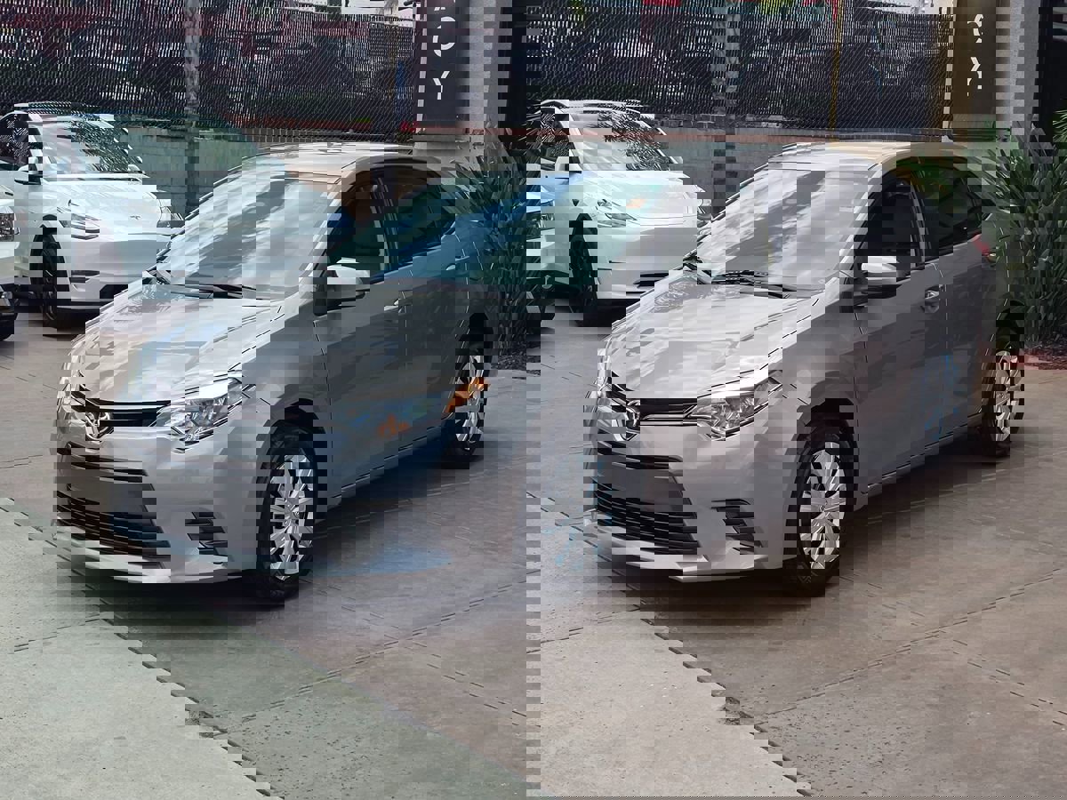 Used 2016 Toyota Corolla LE FWD image 6