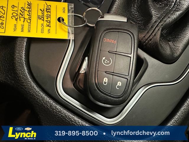 Used 2019 Jeep Cherokee Latitude Plus w/ Cold Weather Group image 15