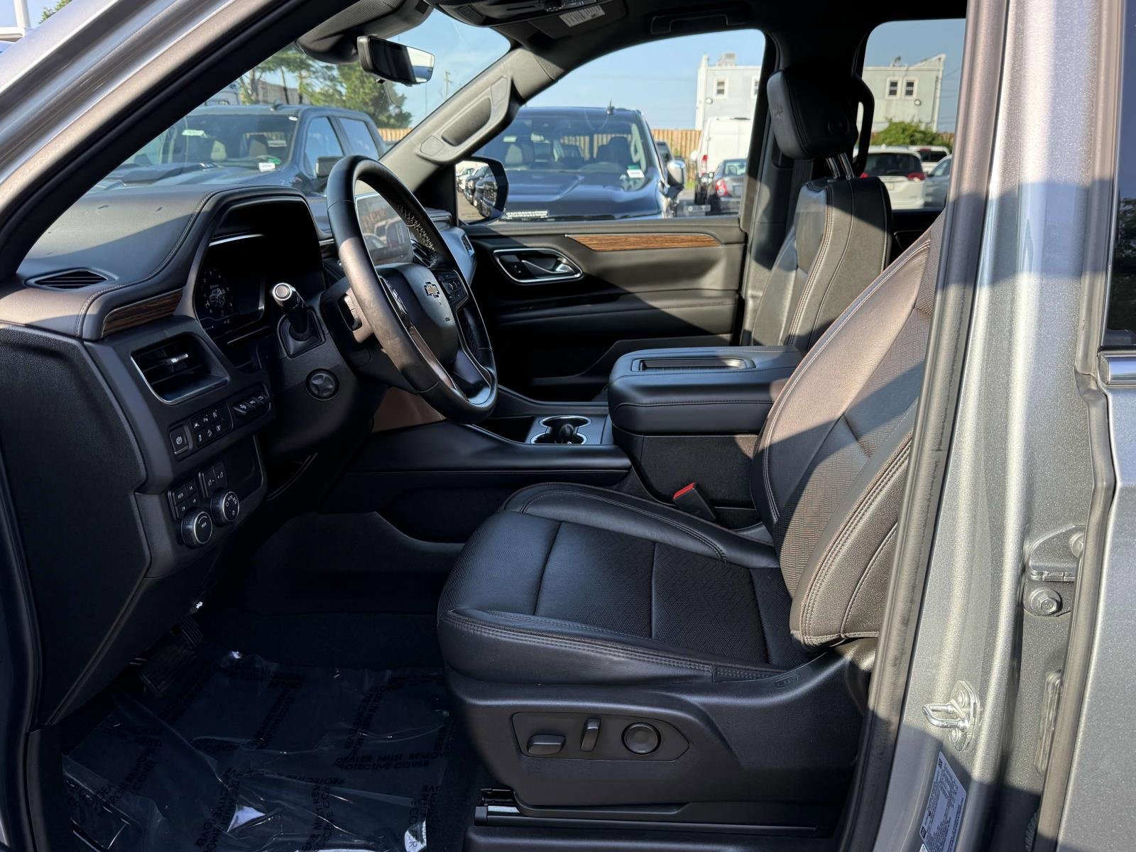 Used 2023 Chevrolet Suburban High Country image 24