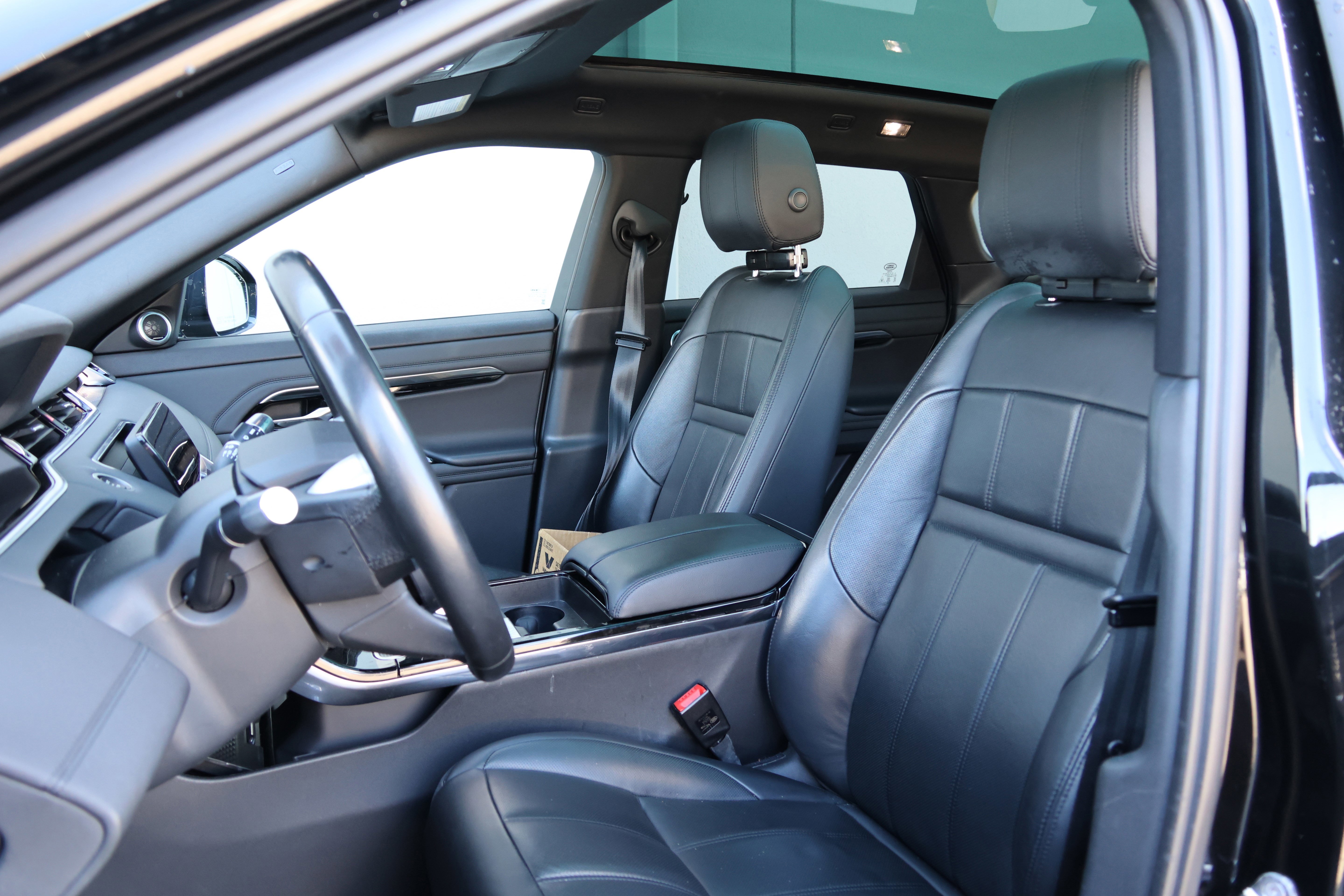 Used 2020 Land Rover Range Rover Evoque SE image 31