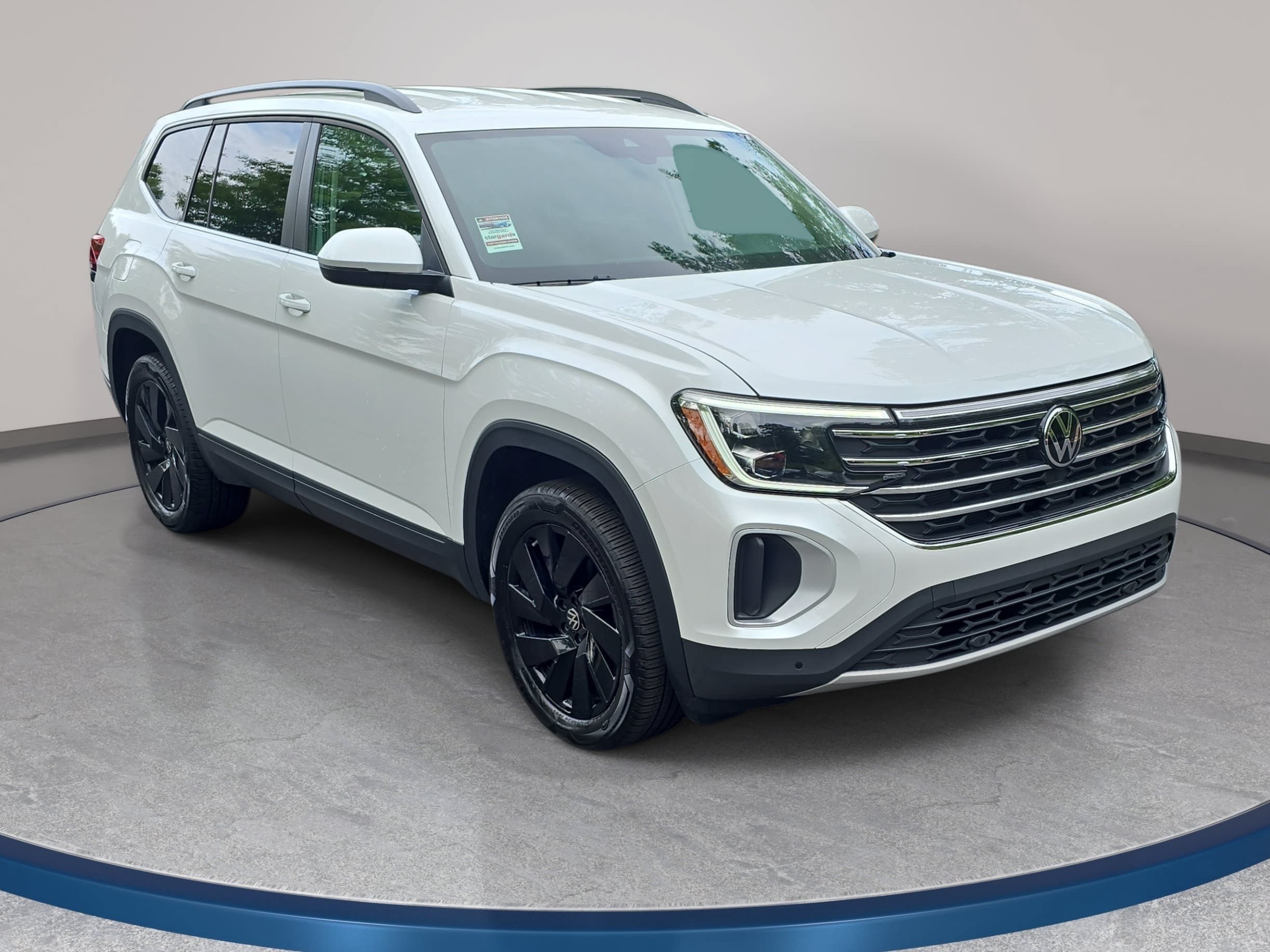 Used 2026 Volkswagen Atlas SE w/ Black Wheel Package FWD image 3
