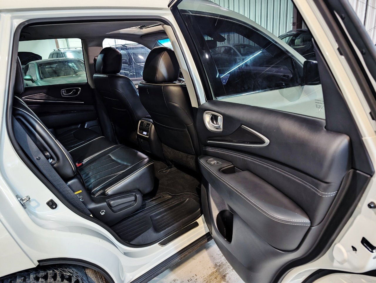 Used 2016 INFINITI QX60 Luxe w/ Premium Plus Package image 26