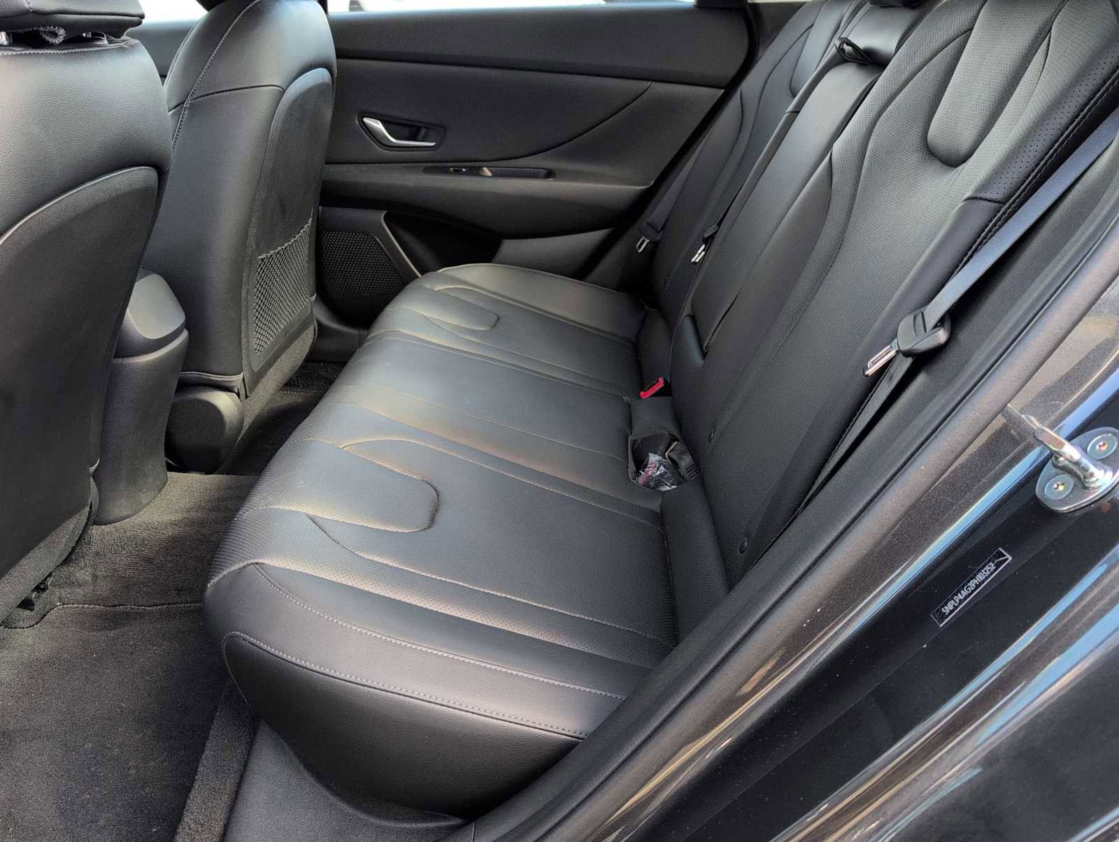 Used 2023 Hyundai Elantra Limited image 19