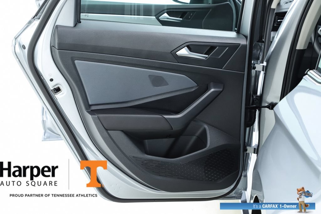 Used 2025 Volkswagen Jetta SE w/ Sunroof Package FWD image 17