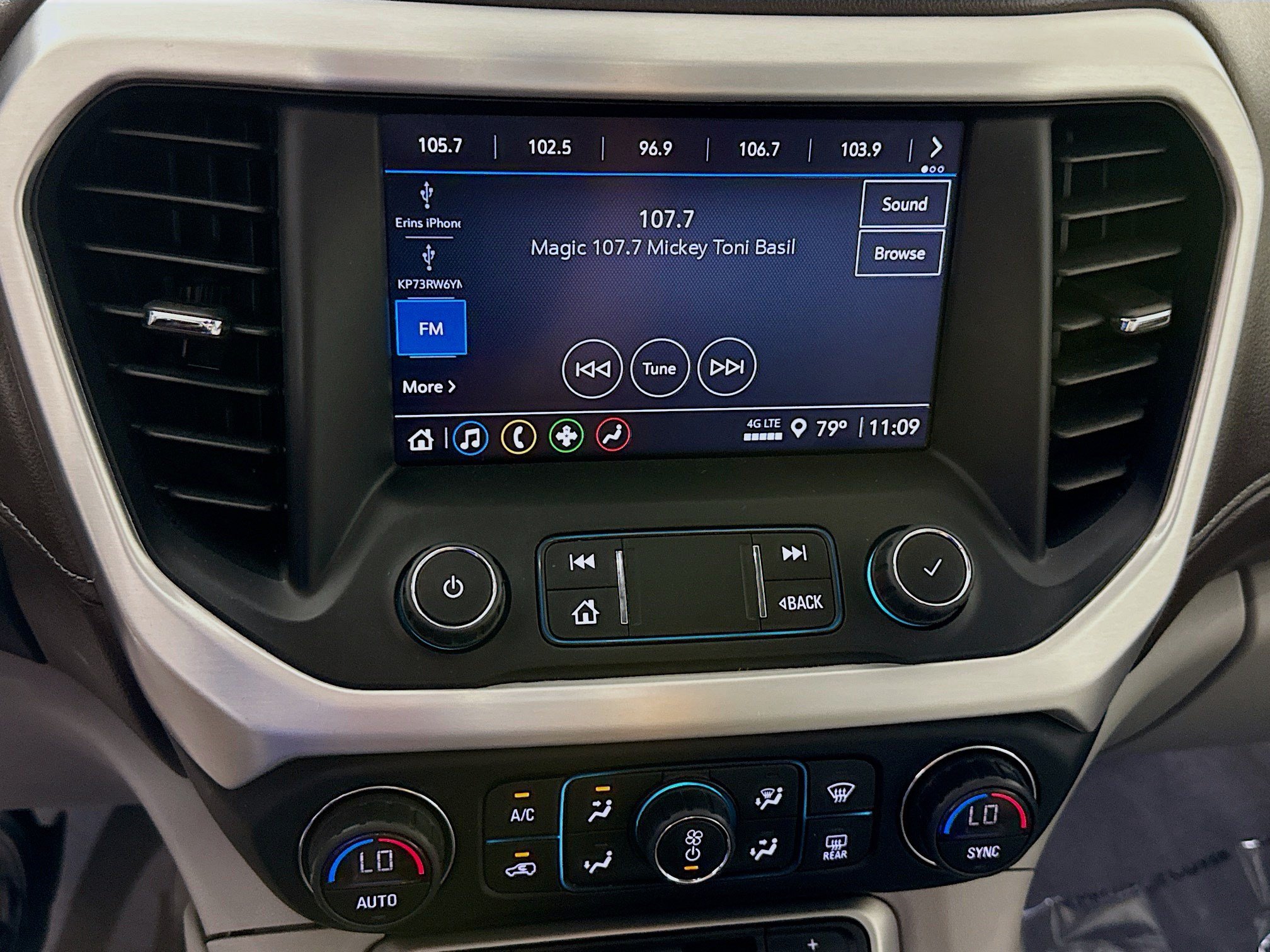 Used 2022 GMC Acadia SLE FWD image 18