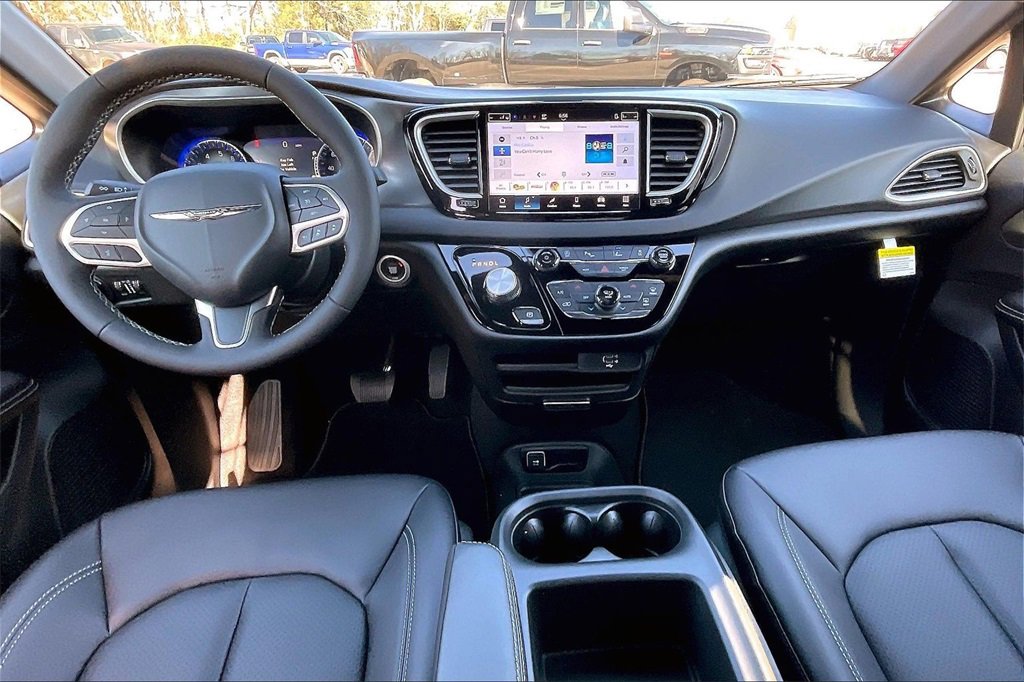 New 2026 Chrysler Voyager LX image 5