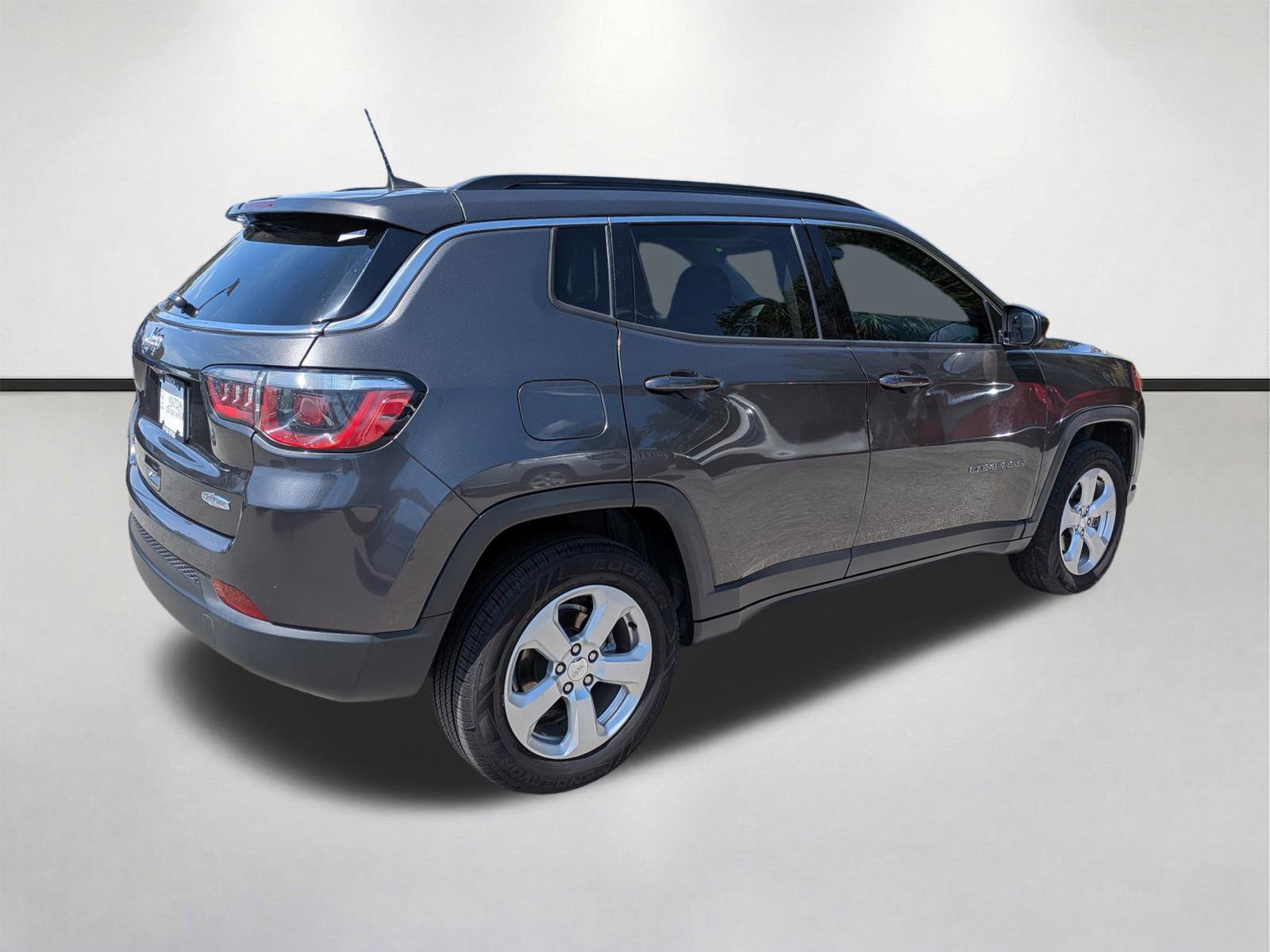 Used 2019 Jeep Compass Latitude image 4