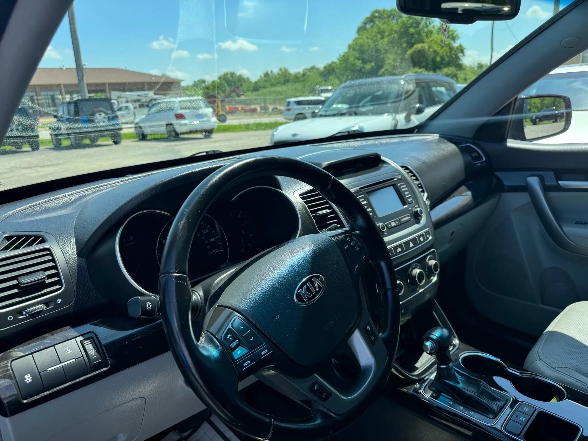 Used 2015 Kia Sorento LX image 11