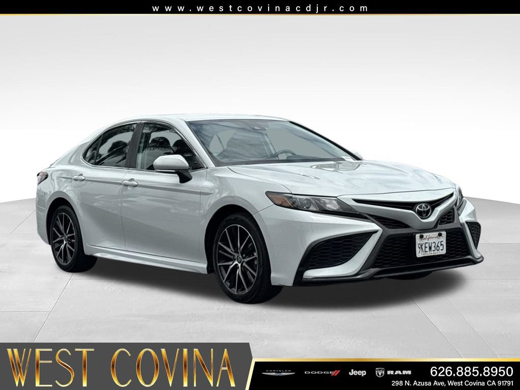 Used 2024 Toyota Camry SE FWD image 1