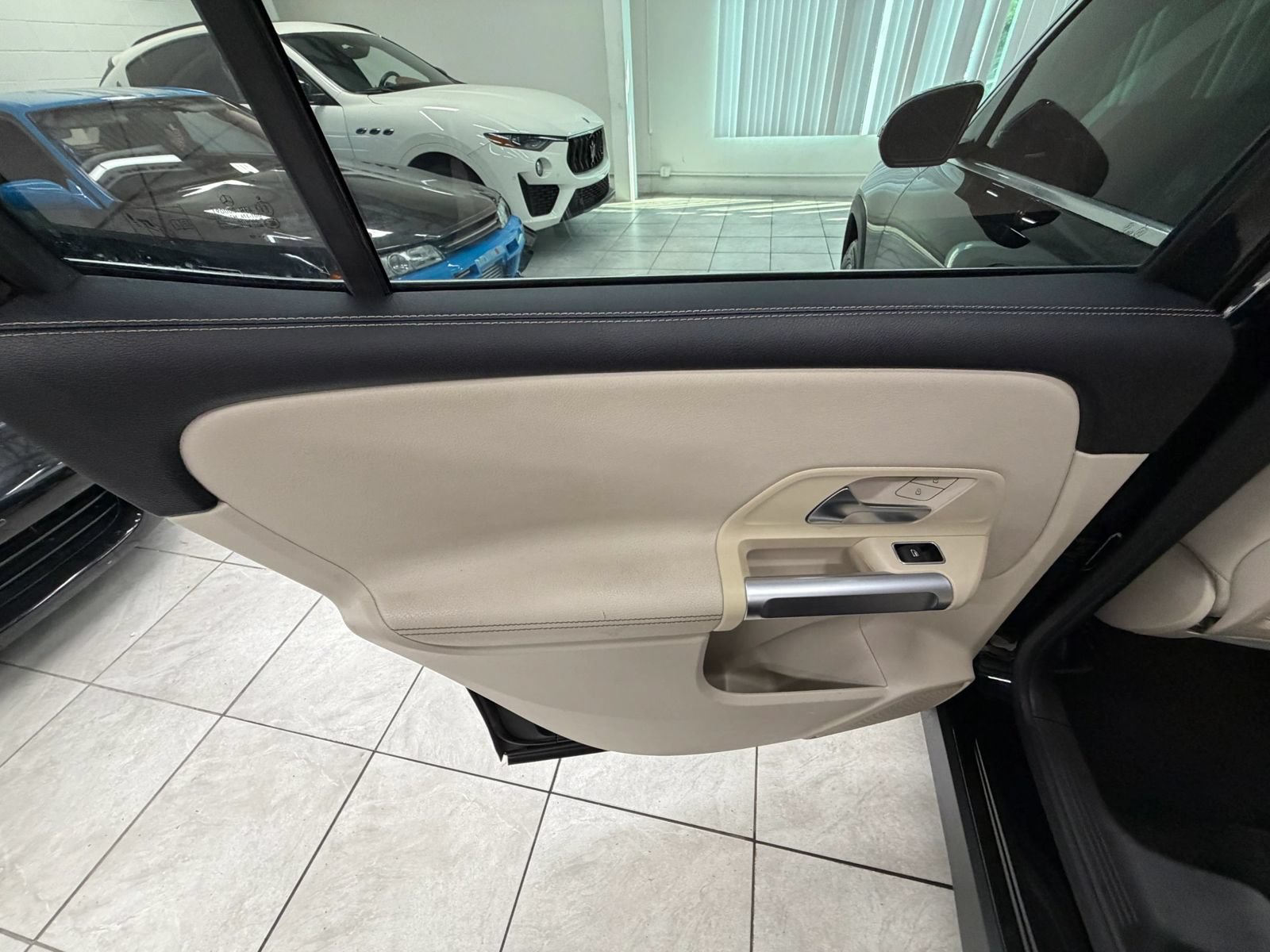 Used 2020 Mercedes-Benz GLB 250 w/ Premium Package image 15