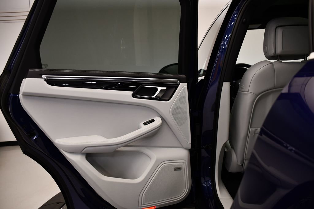 Certified 2025 Porsche Macan image 42