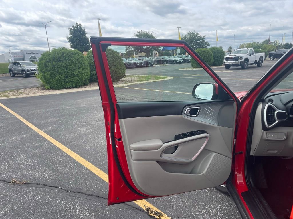 Used 2023 Kia Soul LX image 19