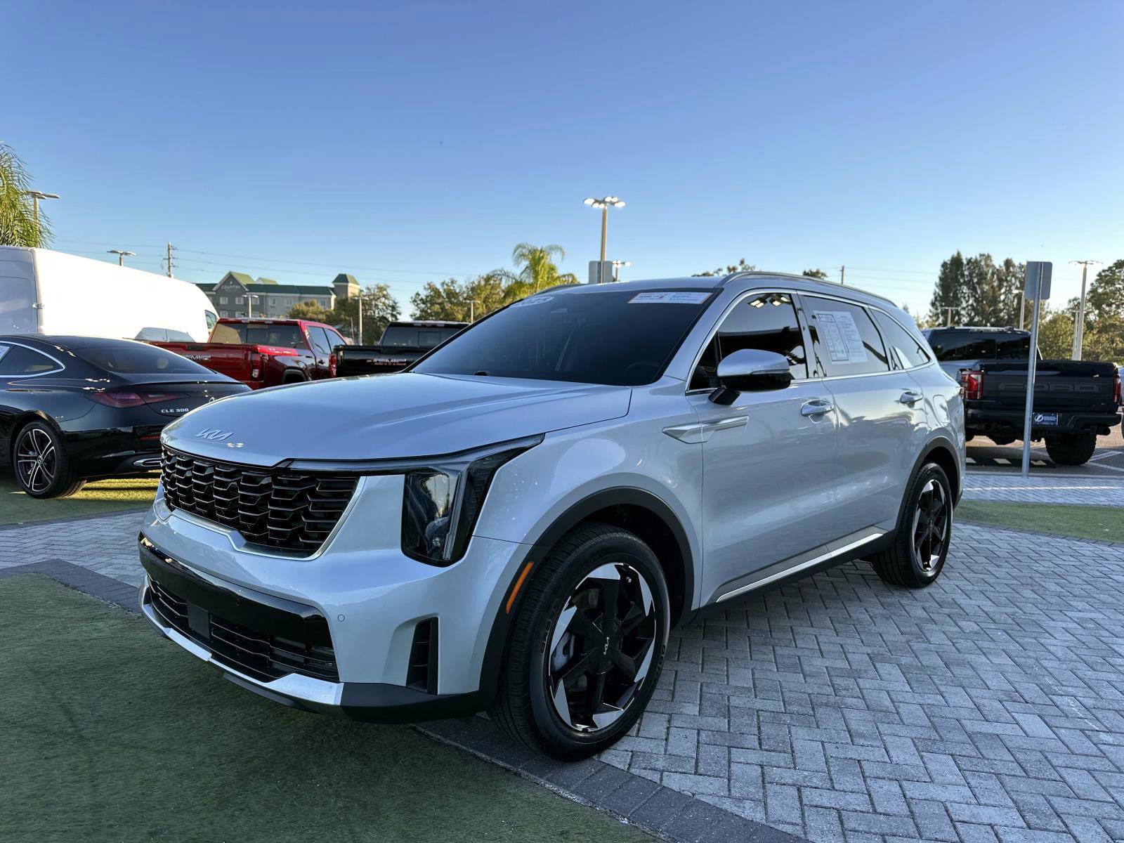 Used 2025 Kia Sorento EX image 7