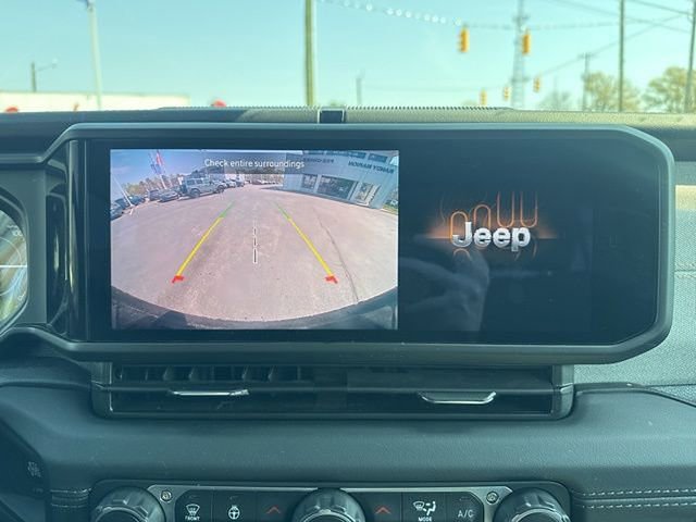 Used 2025 Jeep Wrangler Unlimited Sahara w/ Safety Group image 16