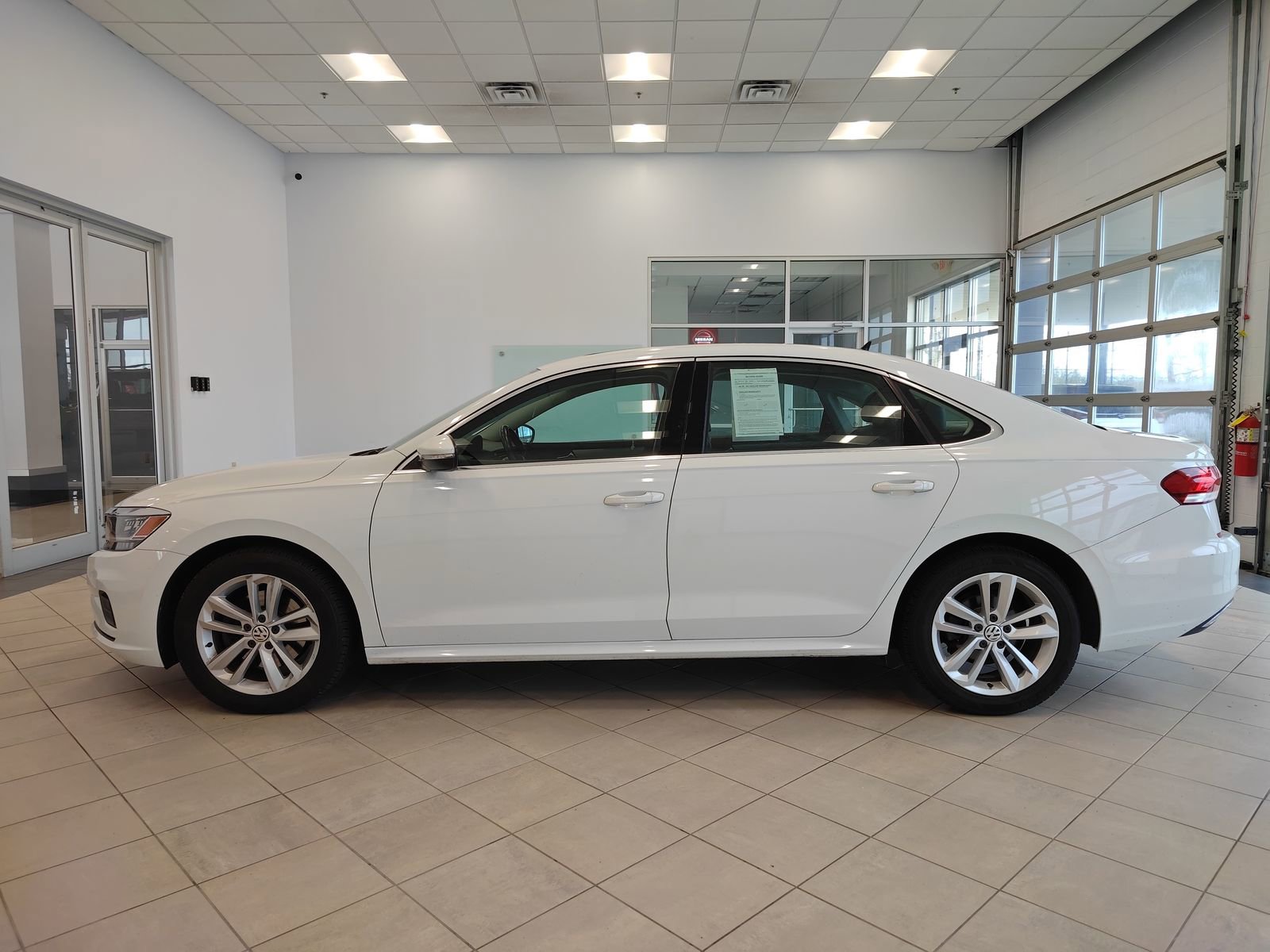 Used 2020 Volkswagen Passat 2.0T SE w/ Sunroof Package image 4