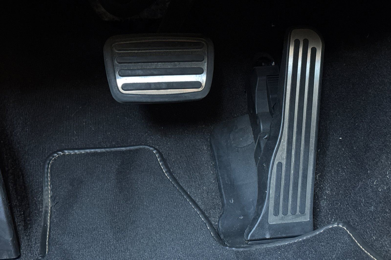 Used 2020 Chevrolet Corvette Stingray Premium Cpe w/ 3LT Preferred Equipment Group image 40