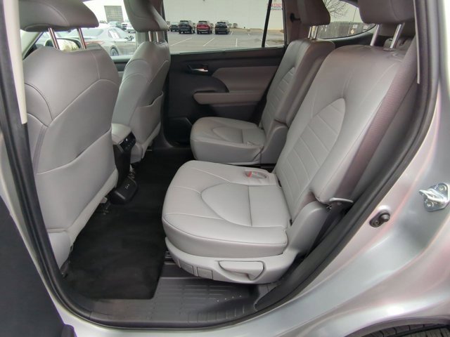 Certified 2022 Toyota Highlander XLE image 16
