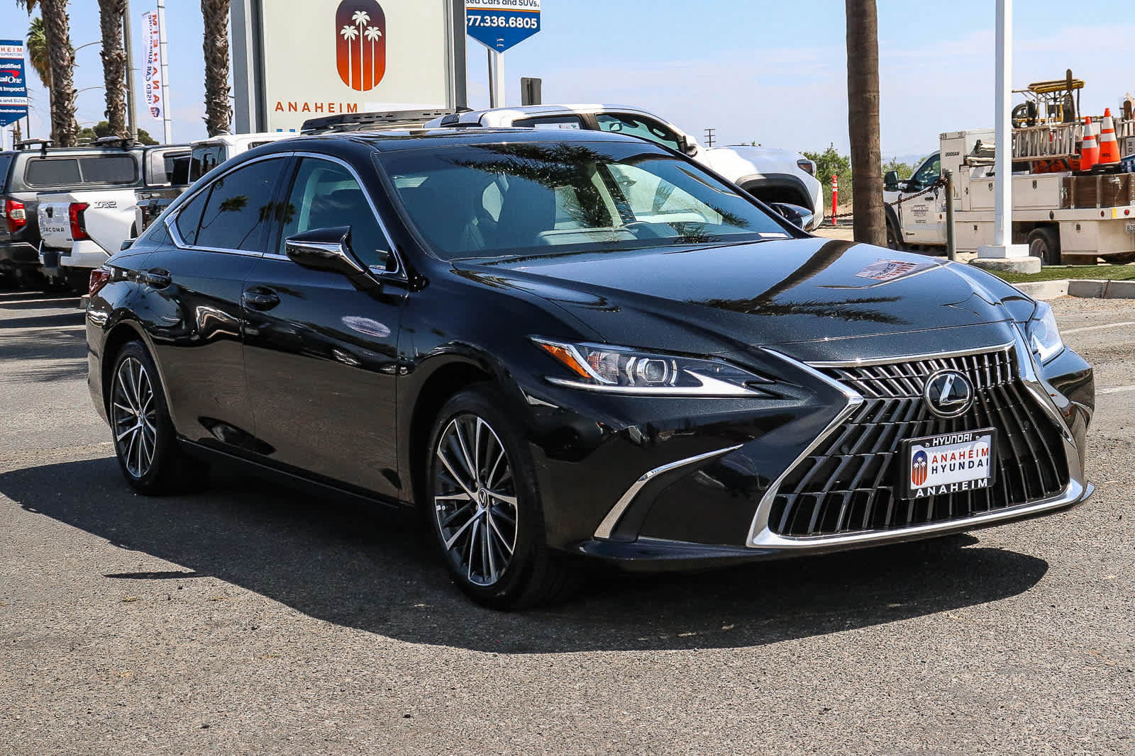 Used 2025 Lexus ES 300h w/ Premium Package FWD image 3