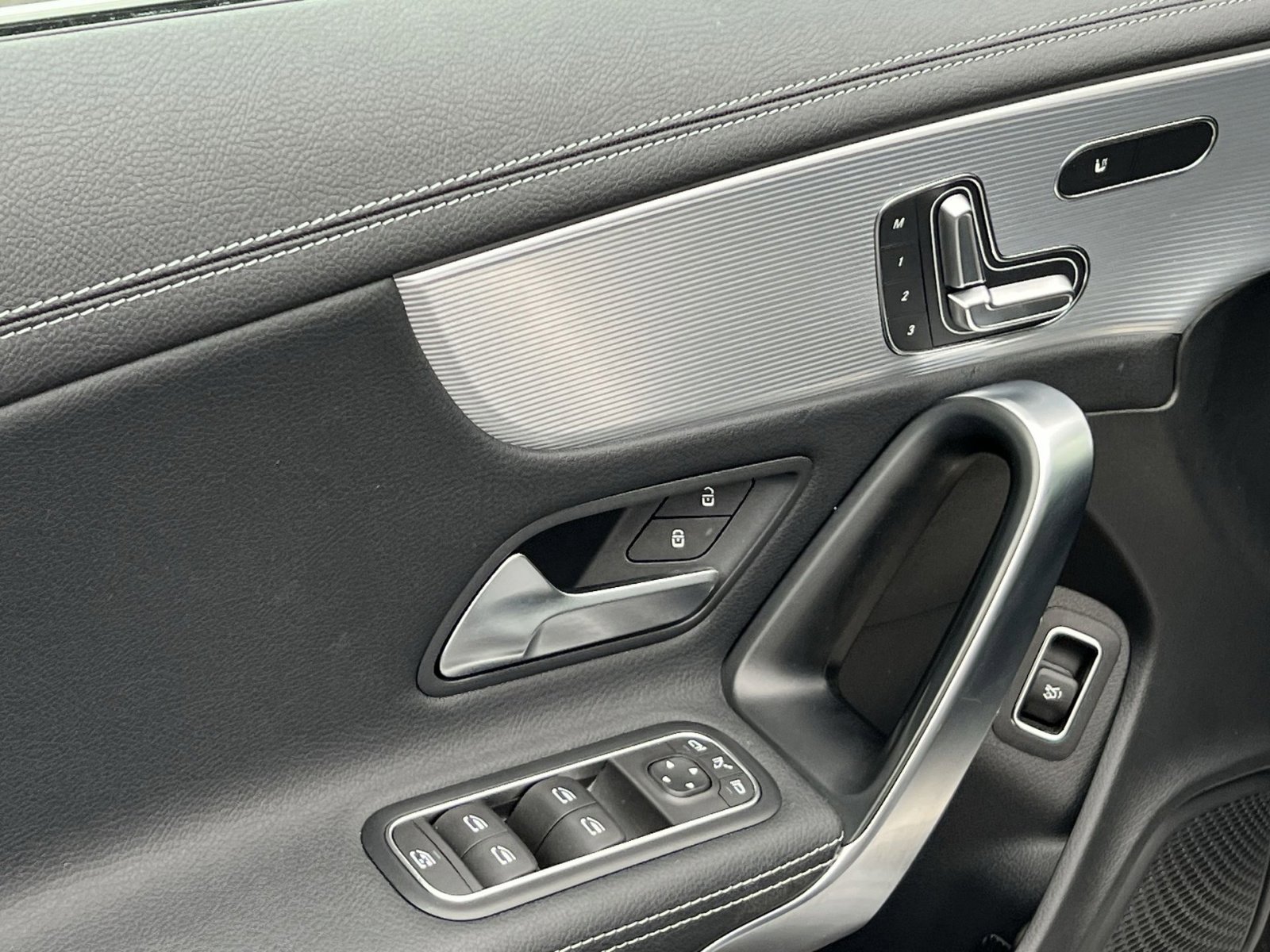 Used 2023 Mercedes-Benz CLA 250 4MATIC image 12