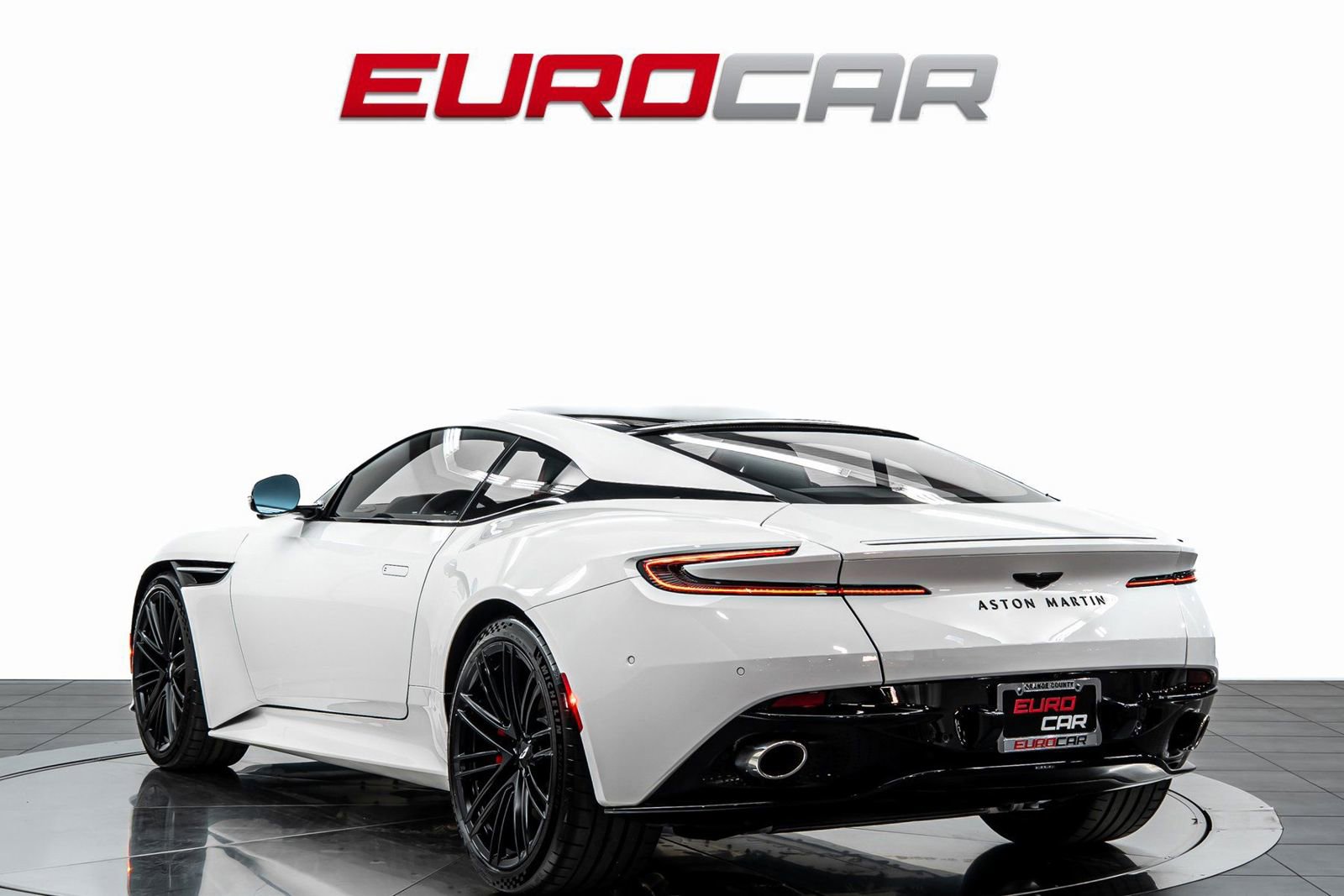 Used 2024 Aston Martin DB12 Coupe RWD image 3