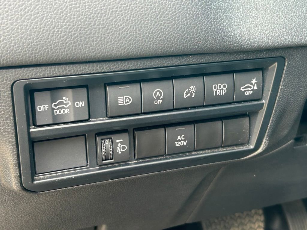 Used 2023 Toyota Tundra Limited w/ Power Package image 28