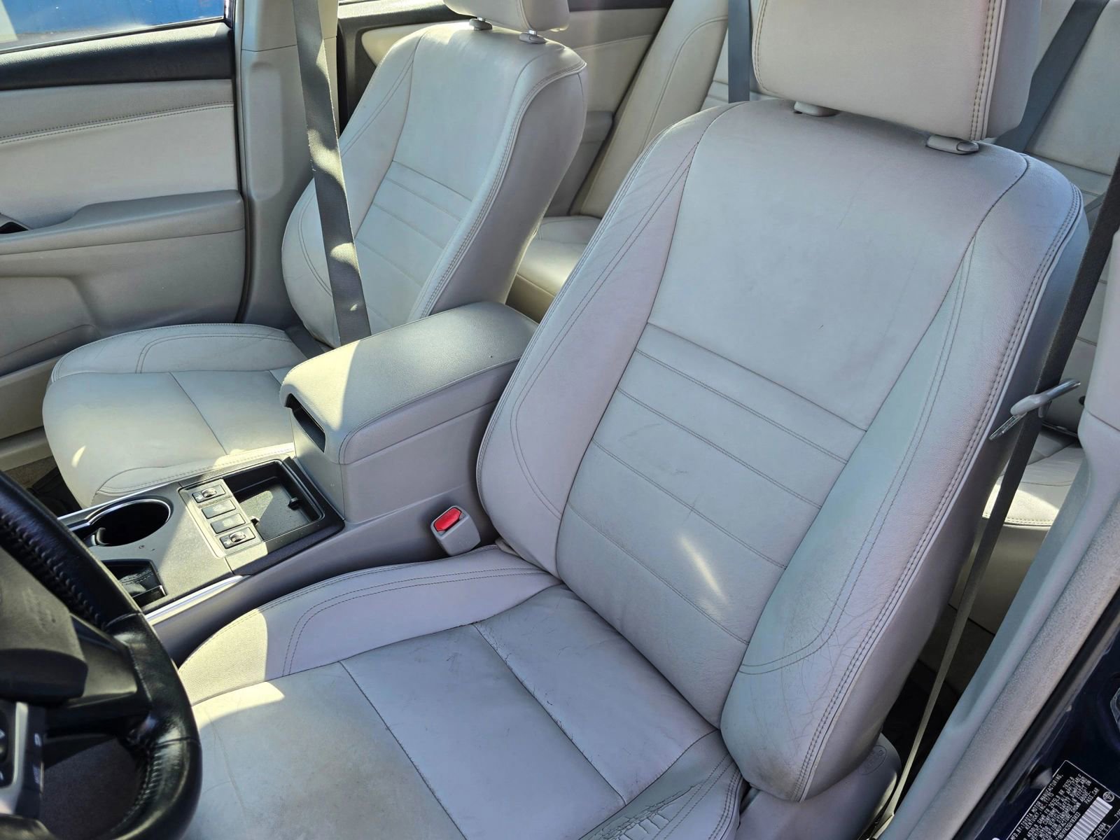 Used 2016 Toyota Camry XLE FWD image 19