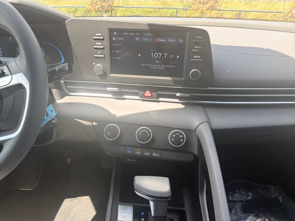 New 2026 Hyundai Elantra SE FWD image 27