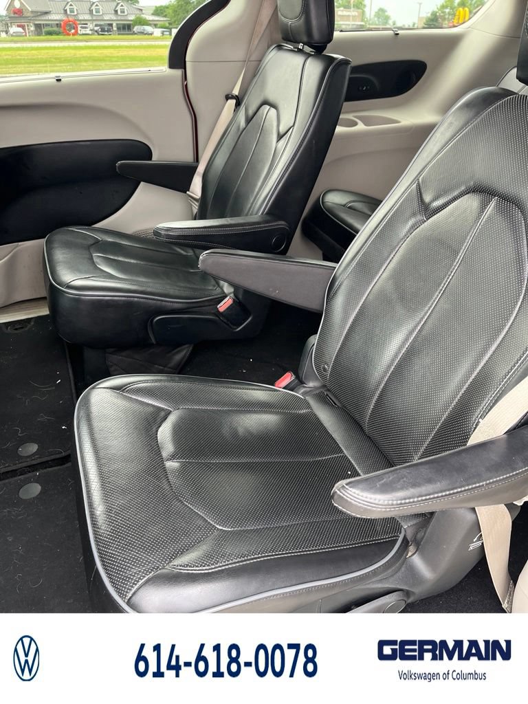 Used 2018 Chrysler Pacifica Limited w/ Tire & Wheel Group FWD image 22